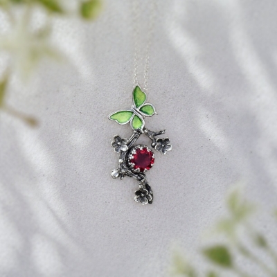 Wisiorek z Różowym Kamieniem